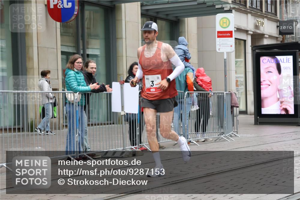 05.10.2025 - 20. swb-Marathon Bremen Strokosch-Dieckow http://msf.ph/oto/9287153 05.10.2025 12:20:26 Ziel 3, 1233, 3, 1233 meine-sportfotos.de