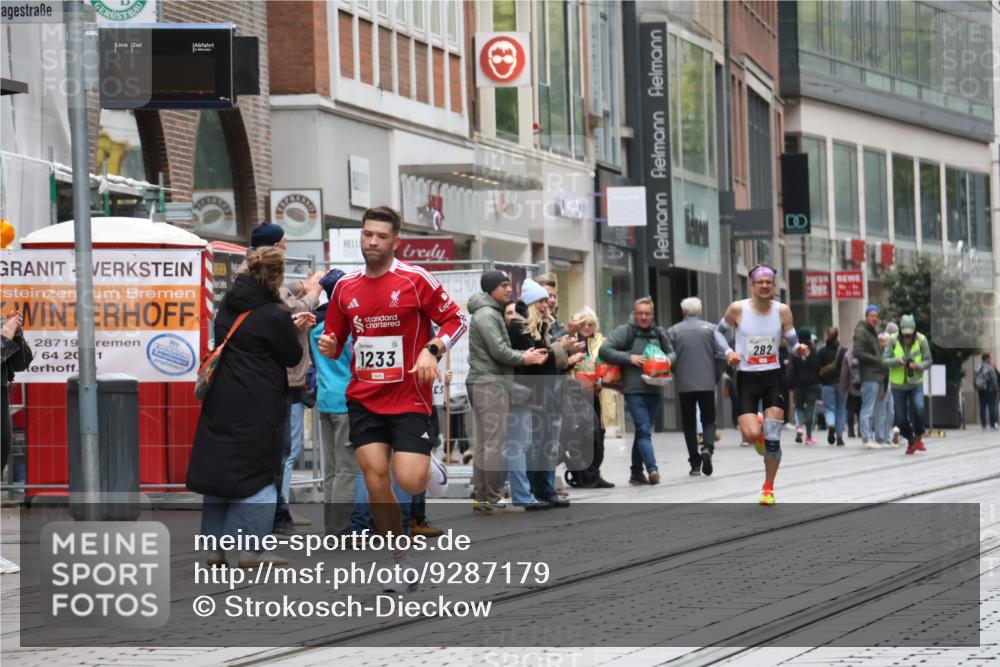05.10.2025 - 20. swb-Marathon Bremen Strokosch-Dieckow http://msf.ph/oto/9287179 05.10.2025 12:20:44 Ziel 282, 1233, 282, 1233 meine-sportfotos.de