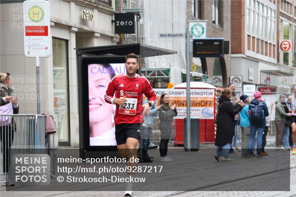 05.10.2025 - 20. swb-Marathon Bremen Strokosch-Dieckow http://msf.ph/oto/9287217 05.10.2025 12:20:46 Ziel 282, 1233, 282, 1233 meine-sportfotos.de