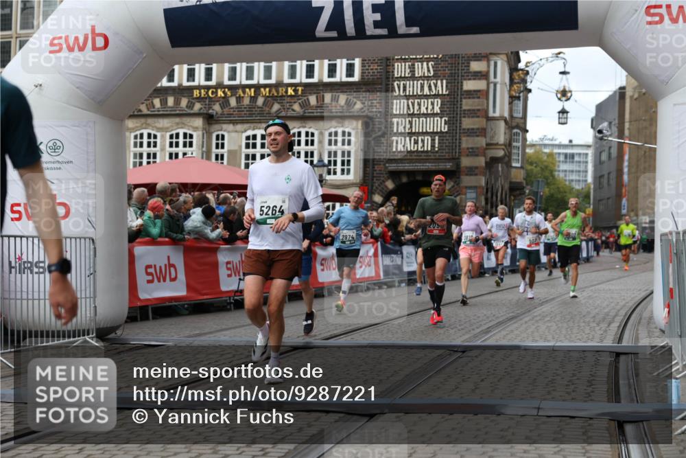 05.10.2025 - 20. swb-Marathon Bremen Yannick Fuchs http://msf.ph/oto/9287221 05.10.2025 13:05:30 Ziel 236, 907, 1607, 2092, 2974, 3819, 4313, 5264, 7831, 7987, 8507, 9114 meine-sportfotos.de