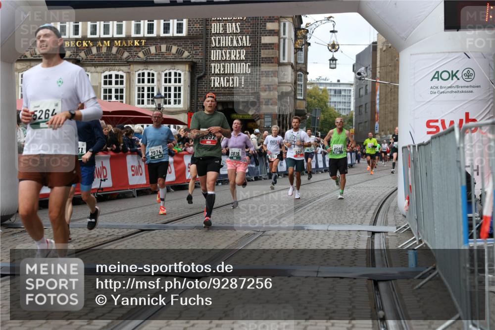 05.10.2025 - 20. swb-Marathon Bremen Yannick Fuchs http://msf.ph/oto/9287256 05.10.2025 13:05:31 Ziel 907, 1607, 1641, 2092, 2974, 3819, 4313, 5264, 7831, 7987, 8507, 9114 meine-sportfotos.de