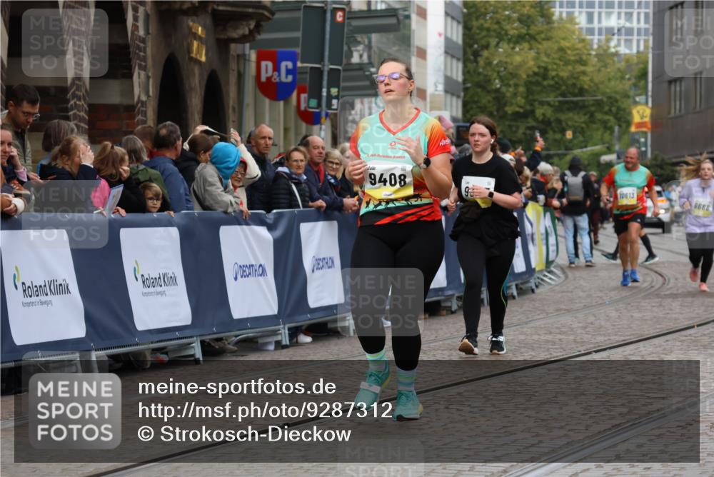 05.10.2025 - 20. swb-Marathon Bremen Strokosch-Dieckow http://msf.ph/oto/9287312 05.10.2025 11:20:06 Ziel 9323, 9408 meine-sportfotos.de