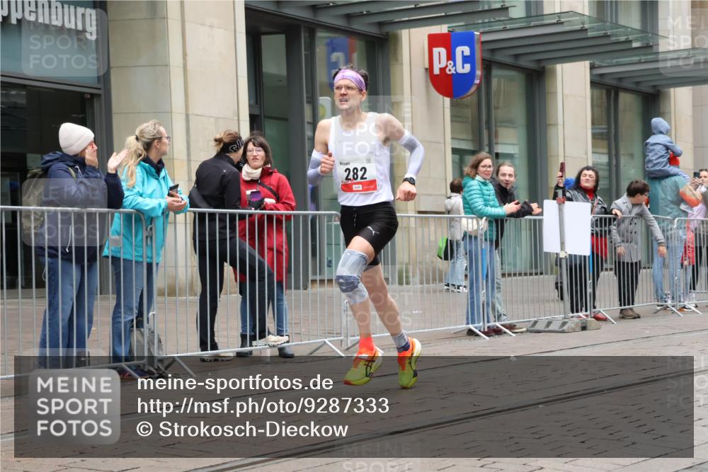 05.10.2025 - 20. swb-Marathon Bremen Strokosch-Dieckow http://msf.ph/oto/9287333 05.10.2025 12:20:52 Ziel 282, 680, 282, 680 meine-sportfotos.de