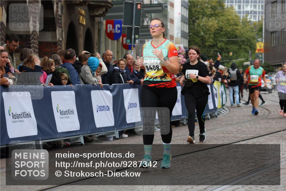 05.10.2025 - 20. swb-Marathon Bremen Strokosch-Dieckow http://msf.ph/oto/9287342 05.10.2025 11:20:06 Ziel 9323, 9408 meine-sportfotos.de