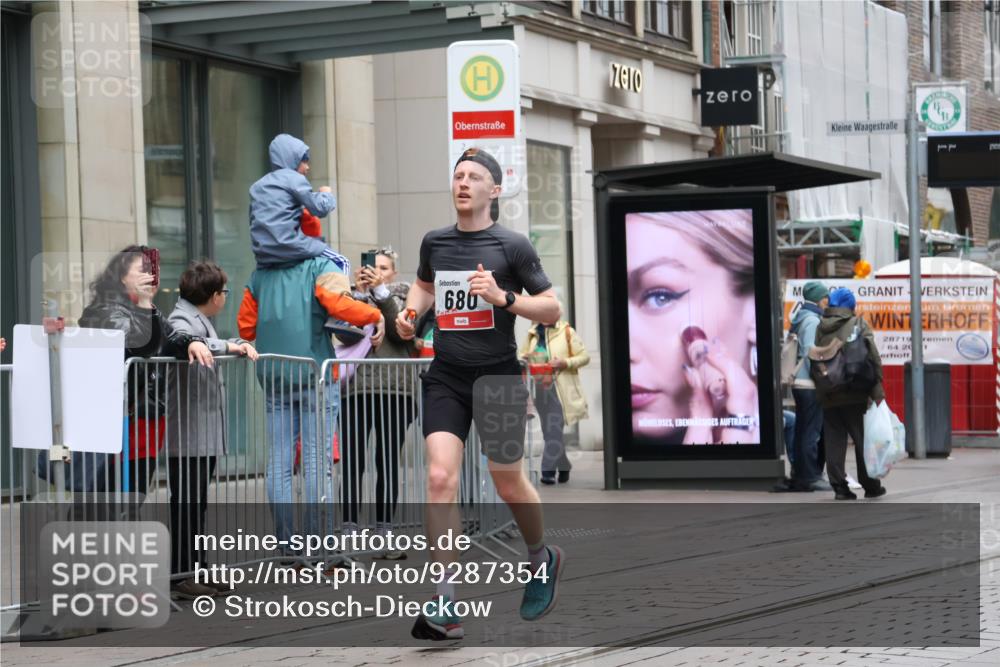 05.10.2025 - 20. swb-Marathon Bremen Strokosch-Dieckow http://msf.ph/oto/9287354 05.10.2025 12:21:10 Ziel 680, 680 meine-sportfotos.de