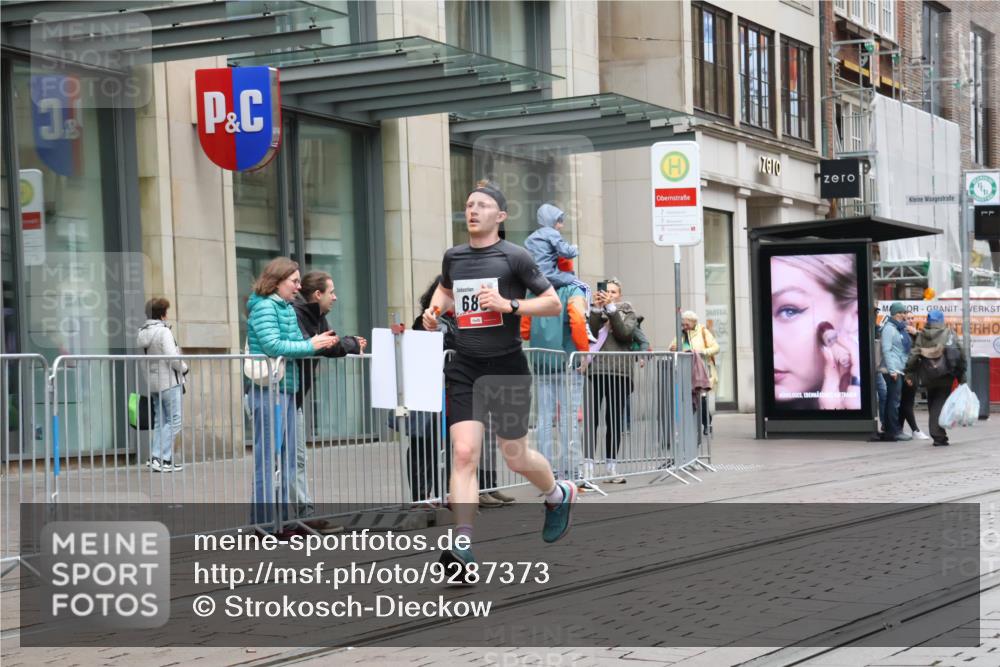 05.10.2025 - 20. swb-Marathon Bremen Strokosch-Dieckow http://msf.ph/oto/9287373 05.10.2025 12:21:11 Ziel 680, 680 meine-sportfotos.de