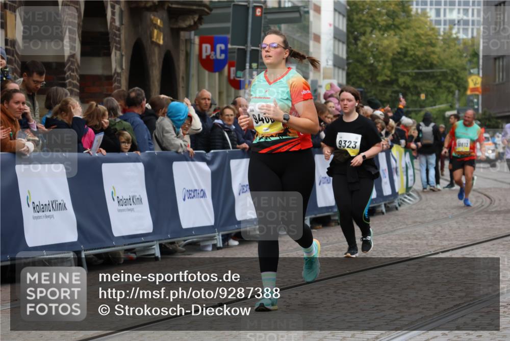 05.10.2025 - 20. swb-Marathon Bremen Strokosch-Dieckow http://msf.ph/oto/9287388 05.10.2025 11:20:06 Ziel 9323, 9408 meine-sportfotos.de