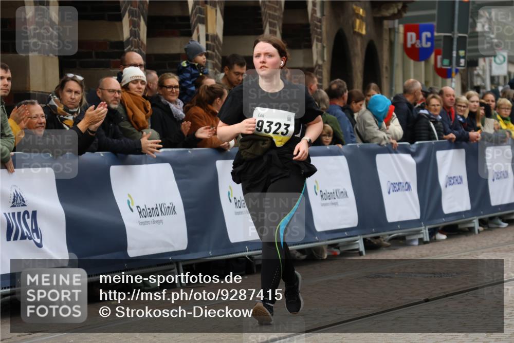 05.10.2025 - 20. swb-Marathon Bremen Strokosch-Dieckow http://msf.ph/oto/9287415 05.10.2025 11:20:10 Ziel 9323, 9408 meine-sportfotos.de
