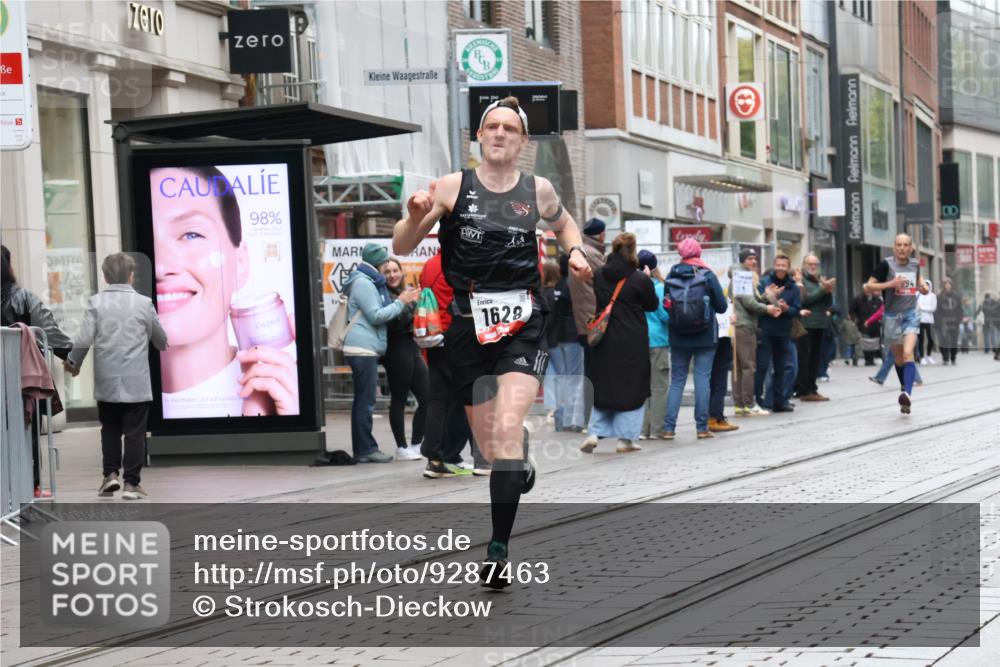 05.10.2025 - 20. swb-Marathon Bremen Strokosch-Dieckow http://msf.ph/oto/9287463 05.10.2025 12:21:36 Ziel 485, 594, 1628, 485, 594, 1628 meine-sportfotos.de