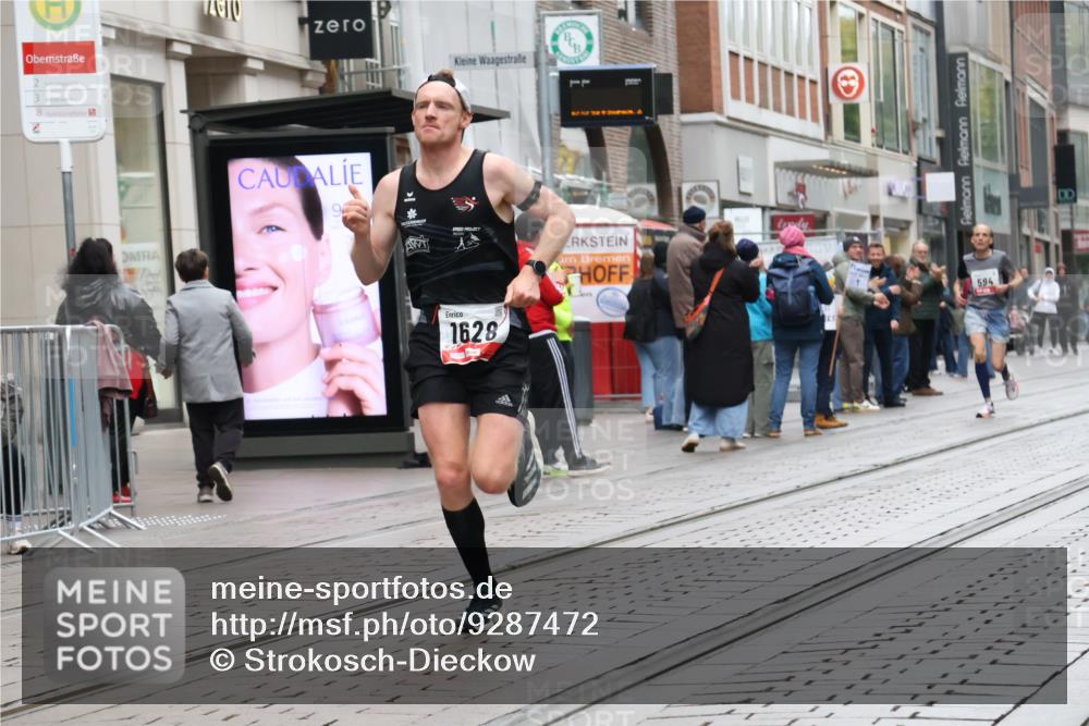 05.10.2025 - 20. swb-Marathon Bremen Strokosch-Dieckow http://msf.ph/oto/9287472 05.10.2025 12:21:36 Ziel 485, 594, 1628, 485, 594, 1628 meine-sportfotos.de