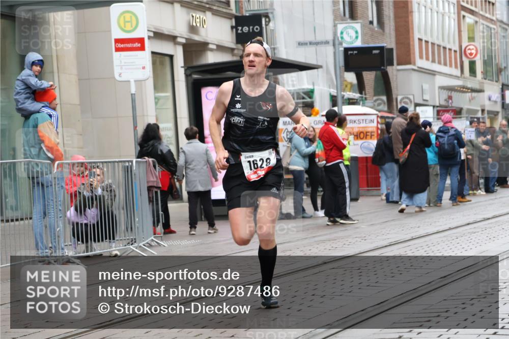 05.10.2025 - 20. swb-Marathon Bremen Strokosch-Dieckow http://msf.ph/oto/9287486 05.10.2025 12:21:36 Ziel 485, 594, 1628, 485, 594, 1628 meine-sportfotos.de