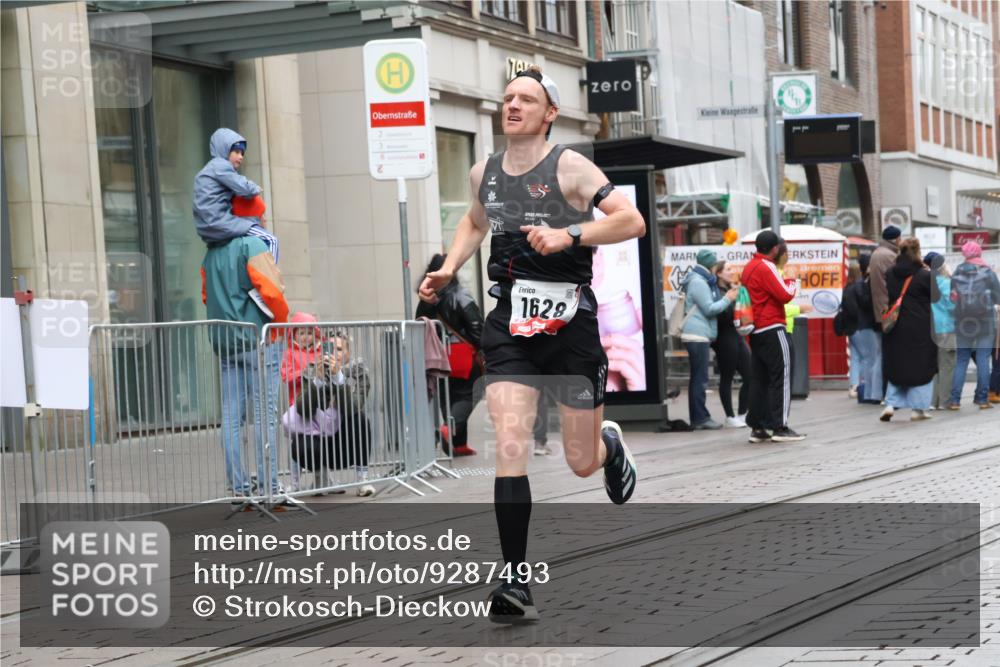05.10.2025 - 20. swb-Marathon Bremen Strokosch-Dieckow http://msf.ph/oto/9287493 05.10.2025 12:21:37 Ziel 485, 594, 1628, 485, 594, 1628 meine-sportfotos.de