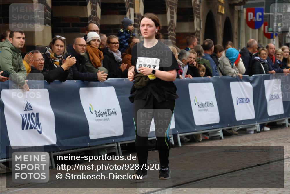 05.10.2025 - 20. swb-Marathon Bremen Strokosch-Dieckow http://msf.ph/oto/9287520 05.10.2025 11:20:10 Ziel 9323, 9408 meine-sportfotos.de