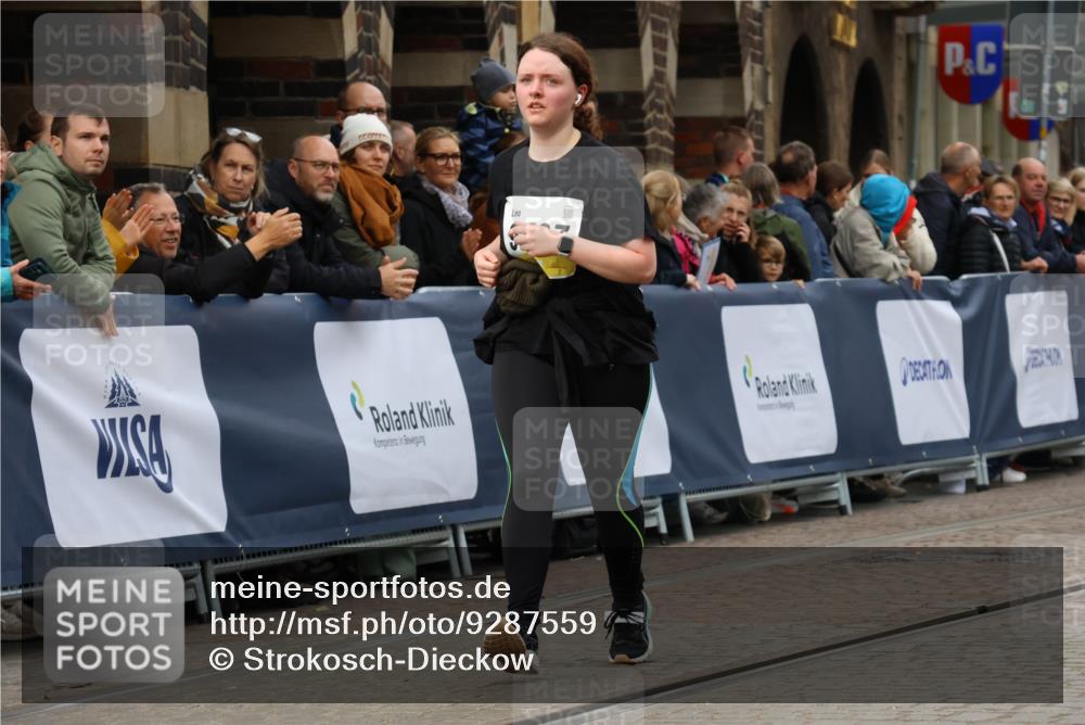05.10.2025 - 20. swb-Marathon Bremen Strokosch-Dieckow http://msf.ph/oto/9287559 05.10.2025 11:20:10 Ziel 9323, 9408 meine-sportfotos.de