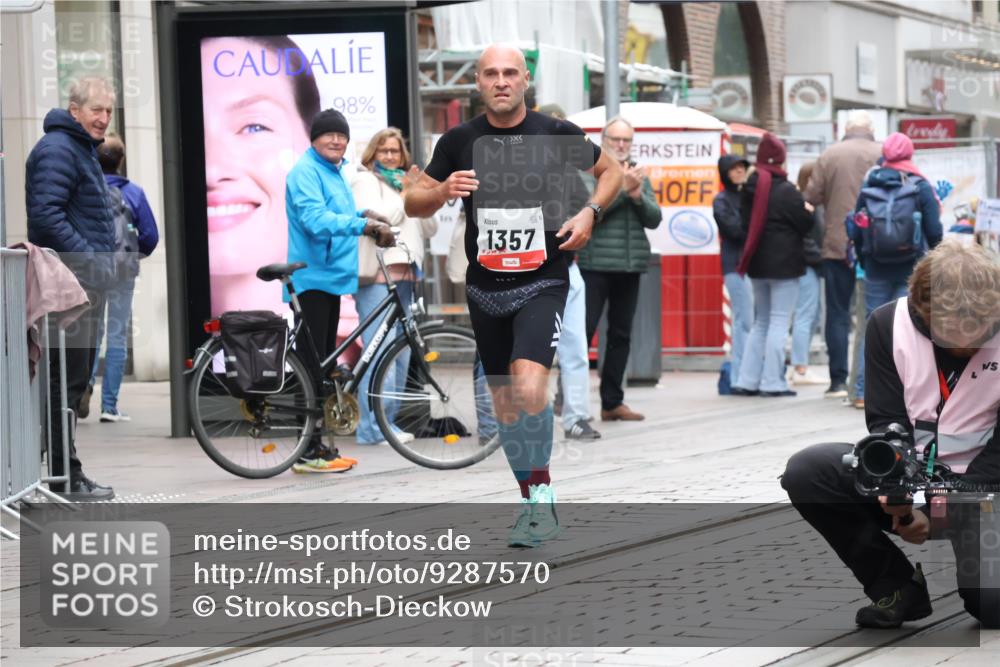 05.10.2025 - 20. swb-Marathon Bremen Strokosch-Dieckow http://msf.ph/oto/9287570 05.10.2025 12:24:46 Ziel 784, 1357, 784, 1357 meine-sportfotos.de