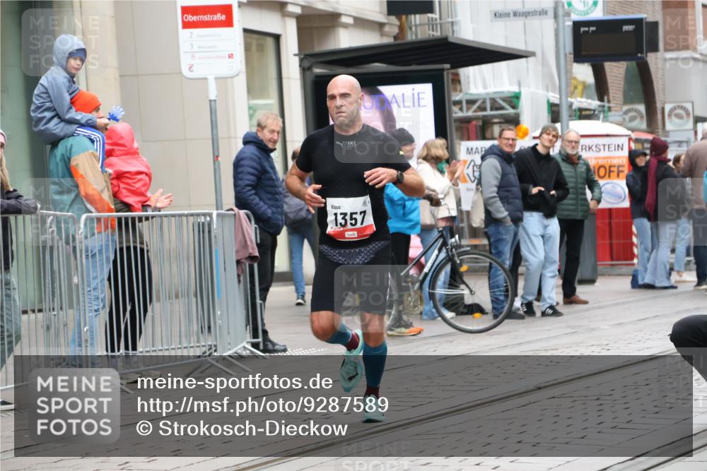 05.10.2025 - 20. swb-Marathon Bremen Strokosch-Dieckow http://msf.ph/oto/9287589 05.10.2025 12:24:47 Ziel 784, 1357, 784, 1357 meine-sportfotos.de