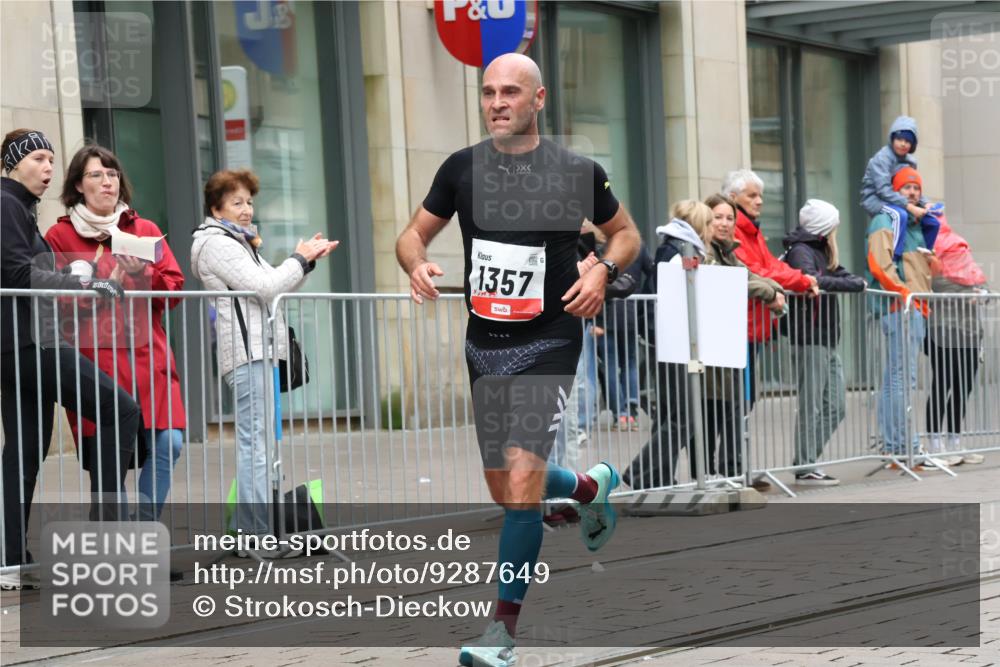 05.10.2025 - 20. swb-Marathon Bremen Strokosch-Dieckow http://msf.ph/oto/9287649 05.10.2025 12:24:49 Ziel 784, 1357, 784, 1357 meine-sportfotos.de