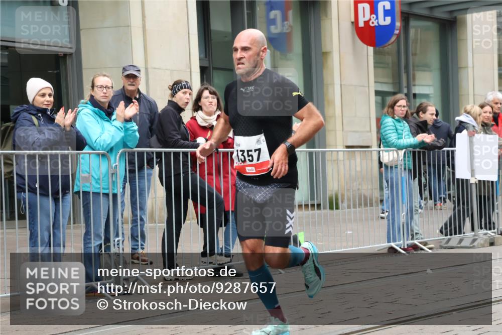 05.10.2025 - 20. swb-Marathon Bremen Strokosch-Dieckow http://msf.ph/oto/9287657 05.10.2025 12:24:49 Ziel 784, 1357, 784, 1357 meine-sportfotos.de