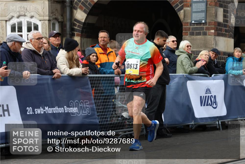 05.10.2025 - 20. swb-Marathon Bremen Strokosch-Dieckow http://msf.ph/oto/9287689 05.10.2025 11:20:19 Ziel 9688, 10613 meine-sportfotos.de