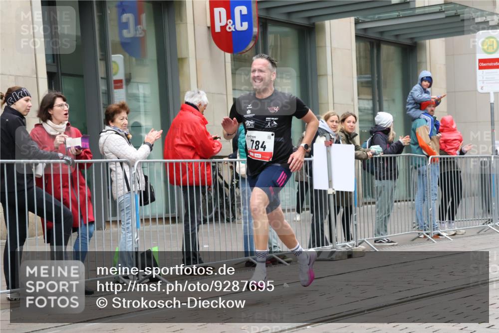 05.10.2025 - 20. swb-Marathon Bremen Strokosch-Dieckow http://msf.ph/oto/9287695 05.10.2025 12:25:08 Ziel 784, 784 meine-sportfotos.de
