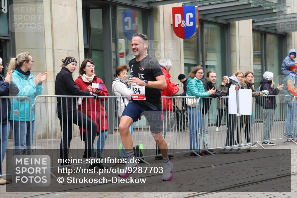 05.10.2025 - 20. swb-Marathon Bremen Strokosch-Dieckow http://msf.ph/oto/9287703 05.10.2025 12:25:08 Ziel 784, 784 meine-sportfotos.de