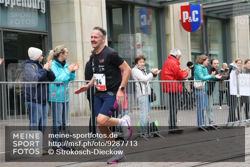 05.10.2025 - 20. swb-Marathon Bremen Strokosch-Dieckow http://msf.ph/oto/9287713 05.10.2025 12:25:09 Ziel 784, 784 meine-sportfotos.de