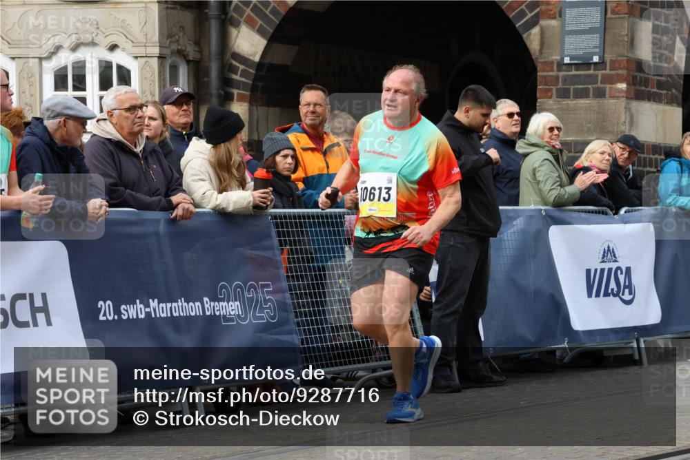 05.10.2025 - 20. swb-Marathon Bremen Strokosch-Dieckow http://msf.ph/oto/9287716 05.10.2025 11:20:19 Ziel 9688, 10613 meine-sportfotos.de