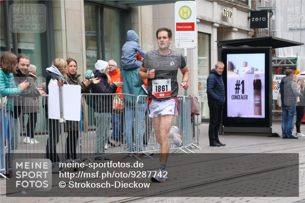 05.10.2025 - 20. swb-Marathon Bremen Strokosch-Dieckow http://msf.ph/oto/9287742 05.10.2025 12:25:35 Ziel 535, 1861, 535, 1861 meine-sportfotos.de