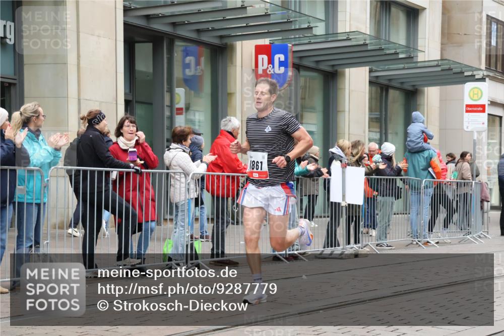 05.10.2025 - 20. swb-Marathon Bremen Strokosch-Dieckow http://msf.ph/oto/9287779 05.10.2025 12:25:36 Ziel 535, 1083, 1861, 535, 1083, 1861 meine-sportfotos.de