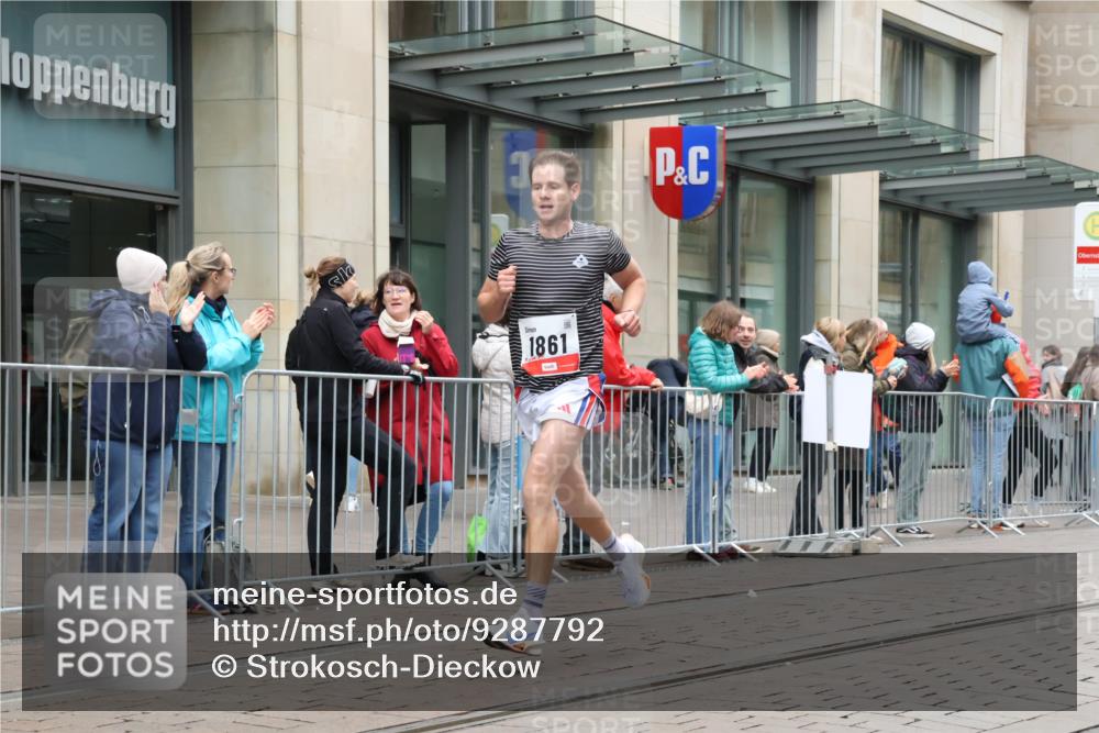 05.10.2025 - 20. swb-Marathon Bremen Strokosch-Dieckow http://msf.ph/oto/9287792 05.10.2025 12:25:36 Ziel 535, 1083, 1861, 535, 1083, 1861 meine-sportfotos.de