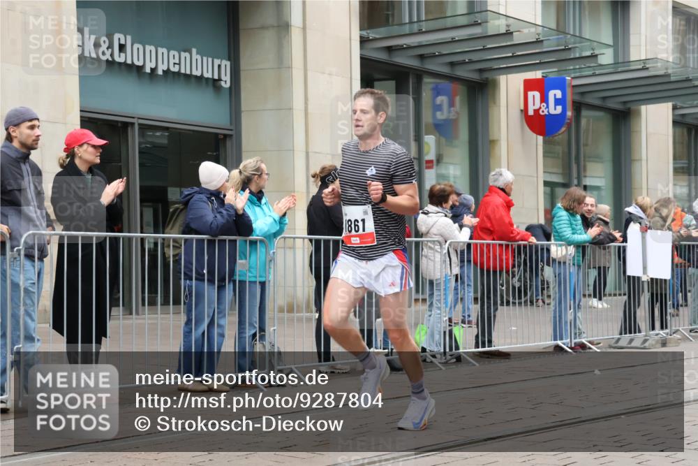 05.10.2025 - 20. swb-Marathon Bremen Strokosch-Dieckow http://msf.ph/oto/9287804 05.10.2025 12:25:36 Ziel 535, 1083, 1861, 535, 1083, 1861 meine-sportfotos.de