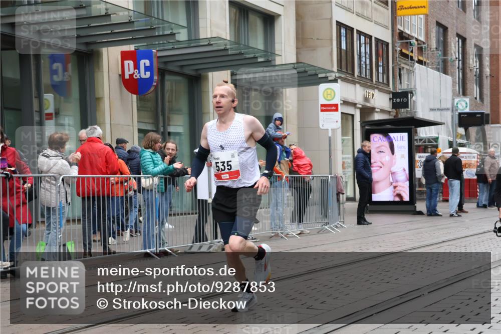 05.10.2025 - 20. swb-Marathon Bremen Strokosch-Dieckow http://msf.ph/oto/9287853 05.10.2025 12:25:42 Ziel 535, 1083, 1861, 535, 1083, 1861 meine-sportfotos.de