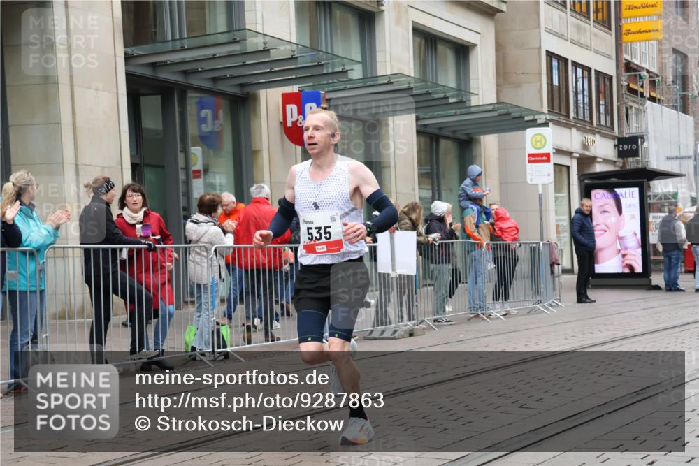 05.10.2025 - 20. swb-Marathon Bremen Strokosch-Dieckow http://msf.ph/oto/9287863 05.10.2025 12:25:42 Ziel 535, 1083, 1861, 535, 1083, 1861 meine-sportfotos.de