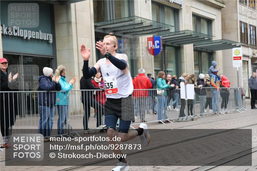 05.10.2025 - 20. swb-Marathon Bremen Strokosch-Dieckow http://msf.ph/oto/9287873 05.10.2025 12:25:42 Ziel 535, 1083, 1861, 535, 1083, 1861 meine-sportfotos.de