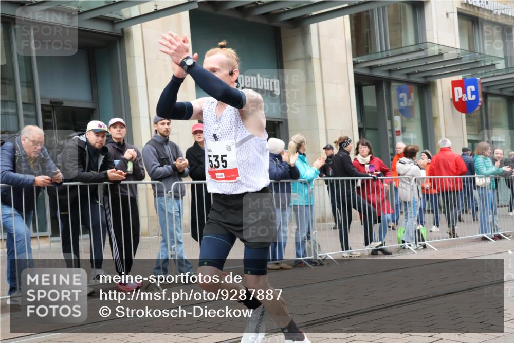 05.10.2025 - 20. swb-Marathon Bremen Strokosch-Dieckow http://msf.ph/oto/9287887 05.10.2025 12:25:43 Ziel 535, 1083, 535, 1083 meine-sportfotos.de