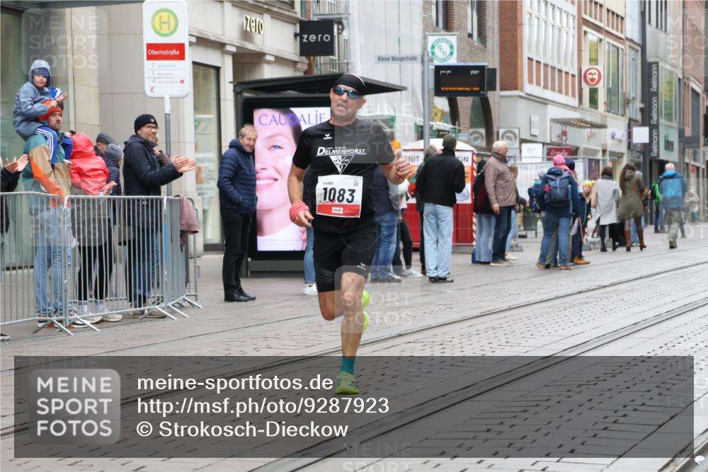 05.10.2025 - 20. swb-Marathon Bremen Strokosch-Dieckow http://msf.ph/oto/9287923 05.10.2025 12:25:55 Ziel 1083, 1083 meine-sportfotos.de
