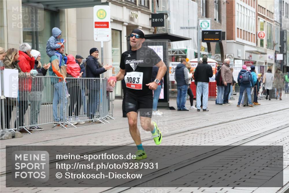 05.10.2025 - 20. swb-Marathon Bremen Strokosch-Dieckow http://msf.ph/oto/9287931 05.10.2025 12:25:55 Ziel 1083, 1083 meine-sportfotos.de