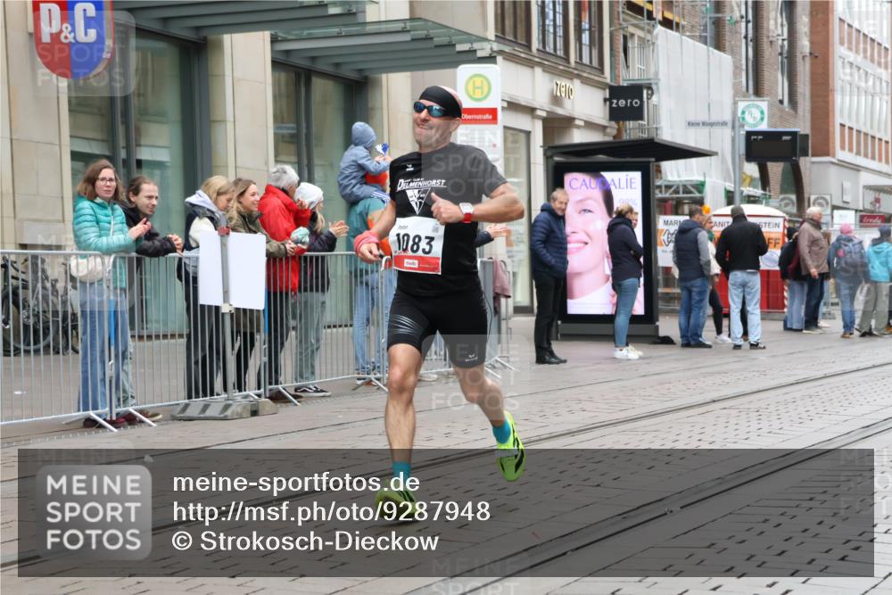 05.10.2025 - 20. swb-Marathon Bremen Strokosch-Dieckow http://msf.ph/oto/9287948 05.10.2025 12:25:56 Ziel 1083, 1083 meine-sportfotos.de