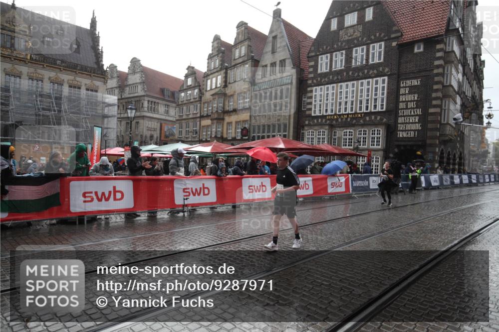 05.10.2025 - 20. swb-Marathon Bremen Yannick Fuchs http://msf.ph/oto/9287971 05.10.2025 14:56:05 Ziel 3443, 5735 meine-sportfotos.de