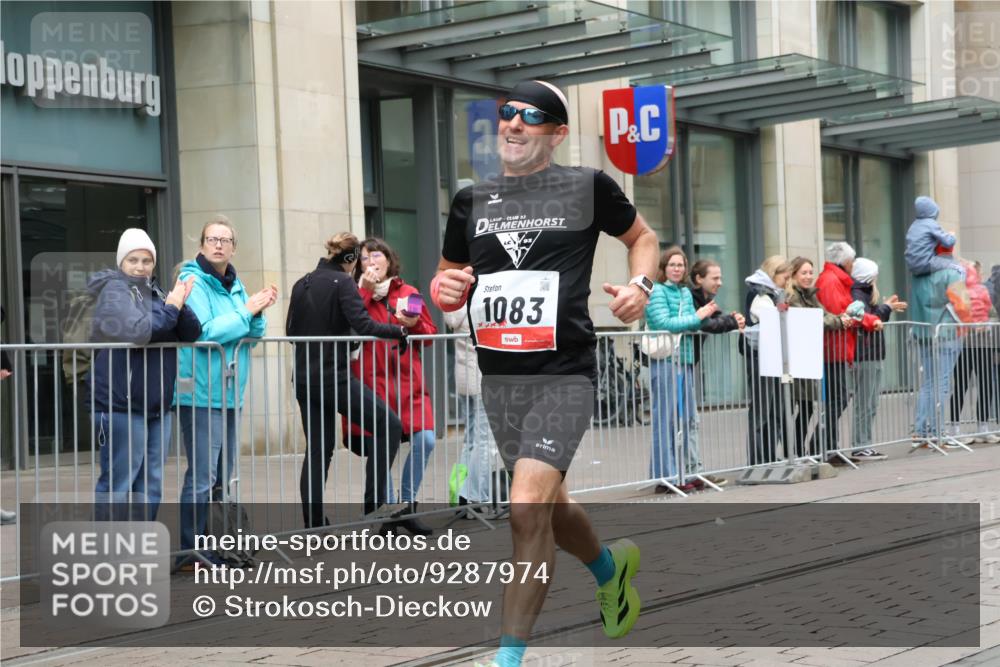 05.10.2025 - 20. swb-Marathon Bremen Strokosch-Dieckow http://msf.ph/oto/9287974 05.10.2025 12:25:57 Ziel 1083, 1083 meine-sportfotos.de