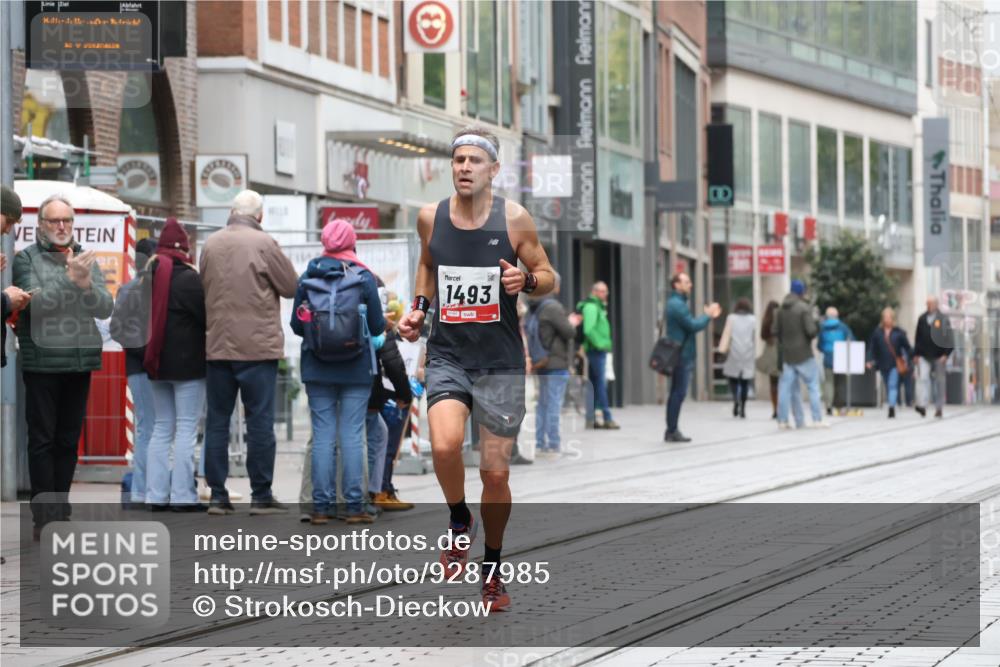 05.10.2025 - 20. swb-Marathon Bremen Strokosch-Dieckow http://msf.ph/oto/9287985 05.10.2025 12:26:33 Ziel 1493, 1493 meine-sportfotos.de