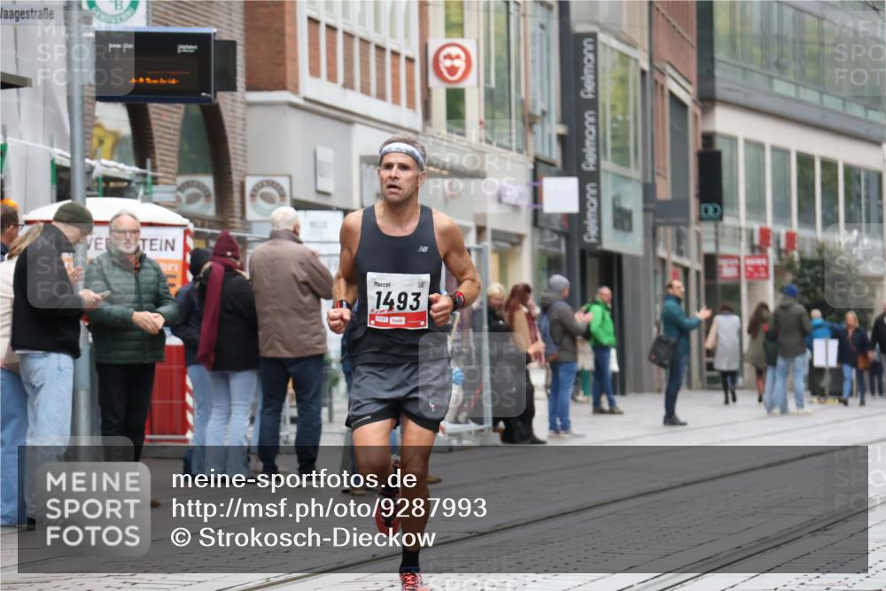 05.10.2025 - 20. swb-Marathon Bremen Strokosch-Dieckow http://msf.ph/oto/9287993 05.10.2025 12:26:34 Ziel 1493, 1493 meine-sportfotos.de