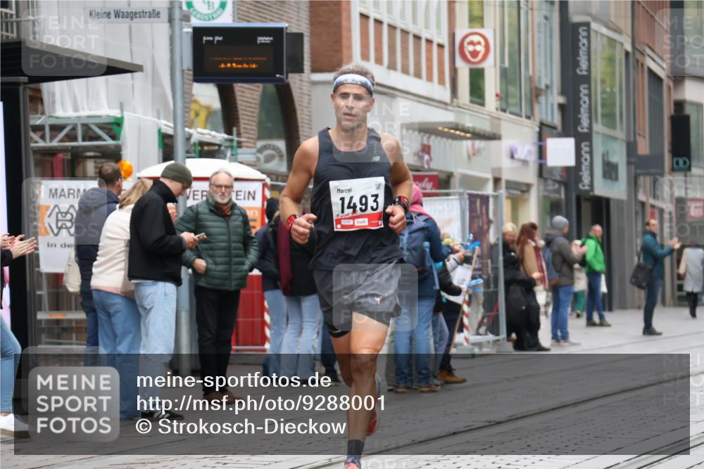 05.10.2025 - 20. swb-Marathon Bremen Strokosch-Dieckow http://msf.ph/oto/9288001 05.10.2025 12:26:34 Ziel 1493, 1493 meine-sportfotos.de