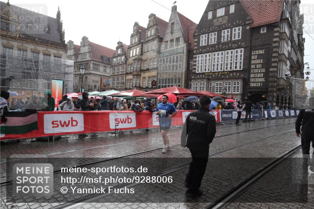 05.10.2025 - 20. swb-Marathon Bremen Yannick Fuchs http://msf.ph/oto/9288006 05.10.2025 14:56:46 Ziel 5454 meine-sportfotos.de