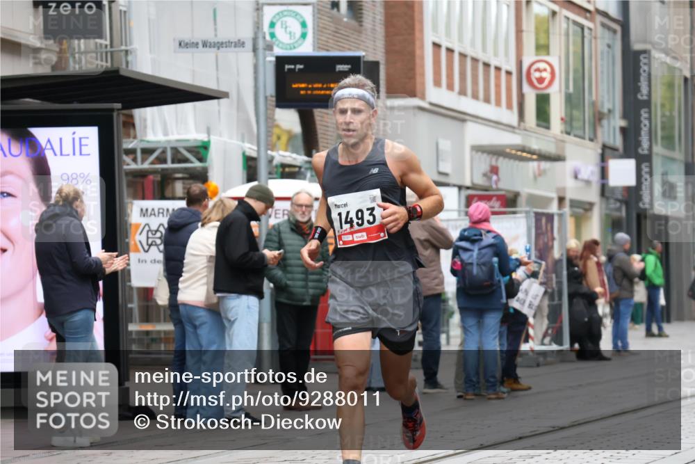 05.10.2025 - 20. swb-Marathon Bremen Strokosch-Dieckow http://msf.ph/oto/9288011 05.10.2025 12:26:35 Ziel 1493, 1493 meine-sportfotos.de