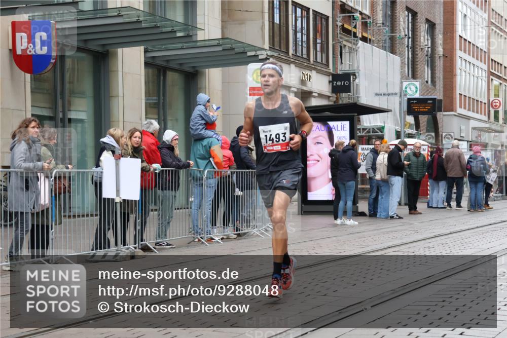 05.10.2025 - 20. swb-Marathon Bremen Strokosch-Dieckow http://msf.ph/oto/9288048 05.10.2025 12:26:36 Ziel 1493, 1493 meine-sportfotos.de