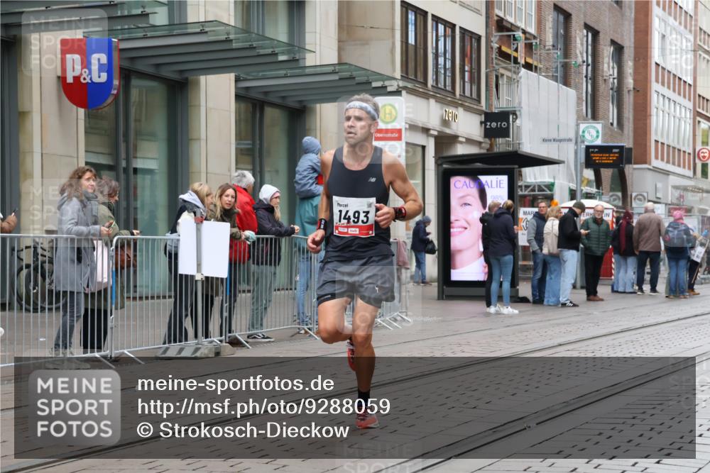 05.10.2025 - 20. swb-Marathon Bremen Strokosch-Dieckow http://msf.ph/oto/9288059 05.10.2025 12:26:37 Ziel 1493, 1493 meine-sportfotos.de
