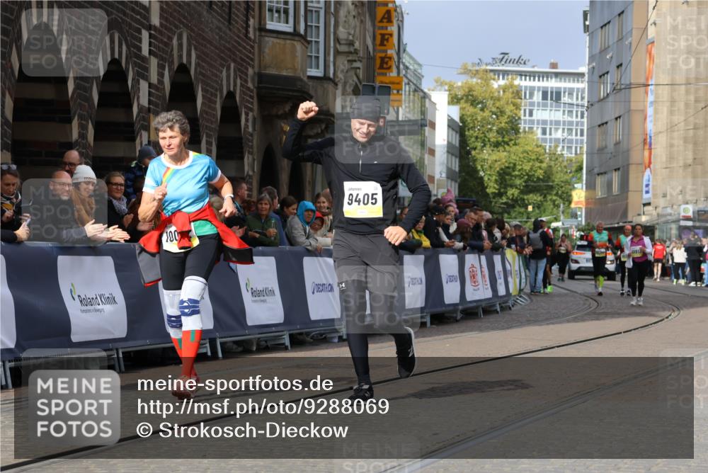 05.10.2025 - 20. swb-Marathon Bremen Strokosch-Dieckow http://msf.ph/oto/9288069 05.10.2025 11:20:47 Ziel 9405, 10012, 11643 meine-sportfotos.de
