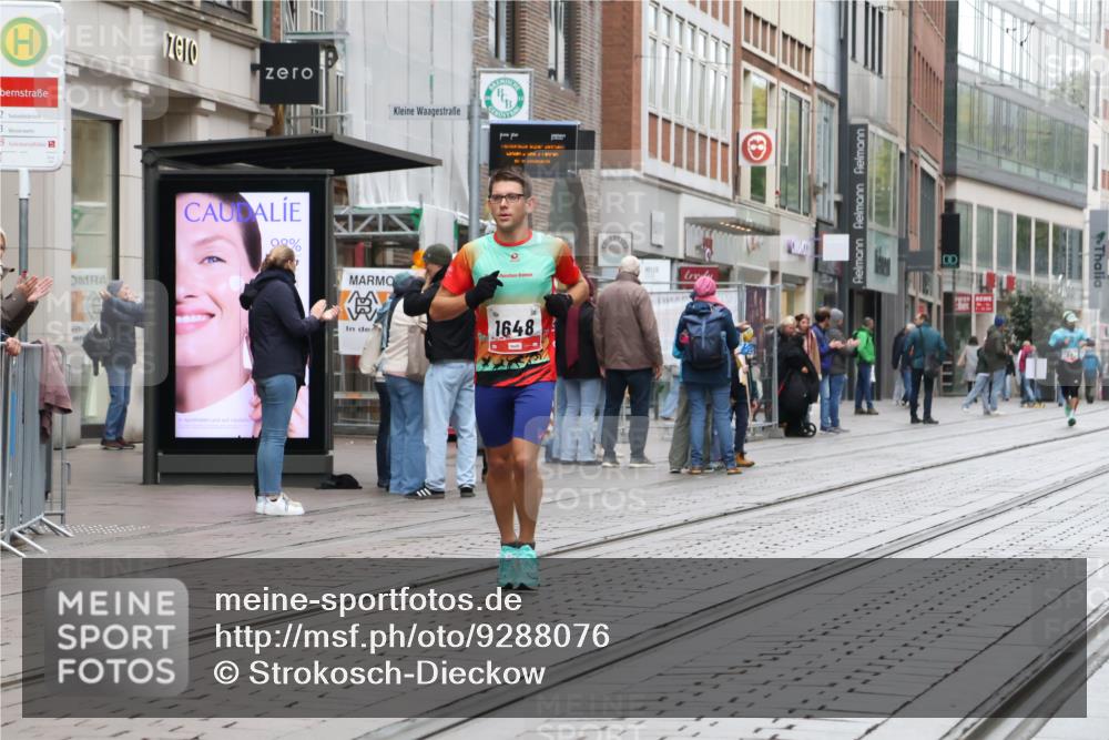 05.10.2025 - 20. swb-Marathon Bremen Strokosch-Dieckow http://msf.ph/oto/9288076 05.10.2025 12:26:49 Ziel 50, 1648, 50, 1648 meine-sportfotos.de