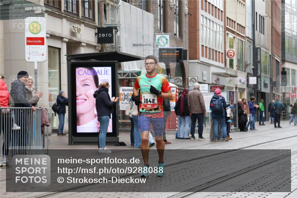 05.10.2025 - 20. swb-Marathon Bremen Strokosch-Dieckow http://msf.ph/oto/9288088 05.10.2025 12:26:50 Ziel 50, 1648, 50, 1648 meine-sportfotos.de